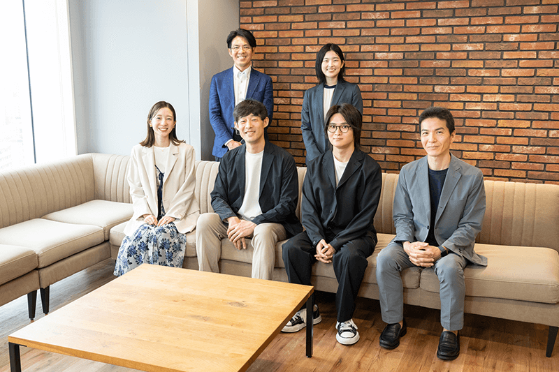 世一社長と本プロジェクトの関係者一同にて