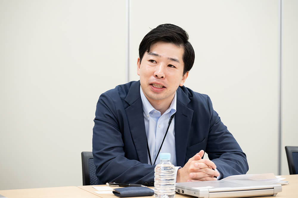 企画本部 GS(国際)付 兼 GS(海外事業開発)付 主査　青山 惇 様