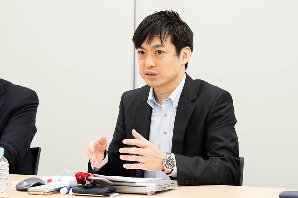 企画本部 GS(国際)付 兼 GS(海外事業開発)付 主査　橋本 康弘 様
