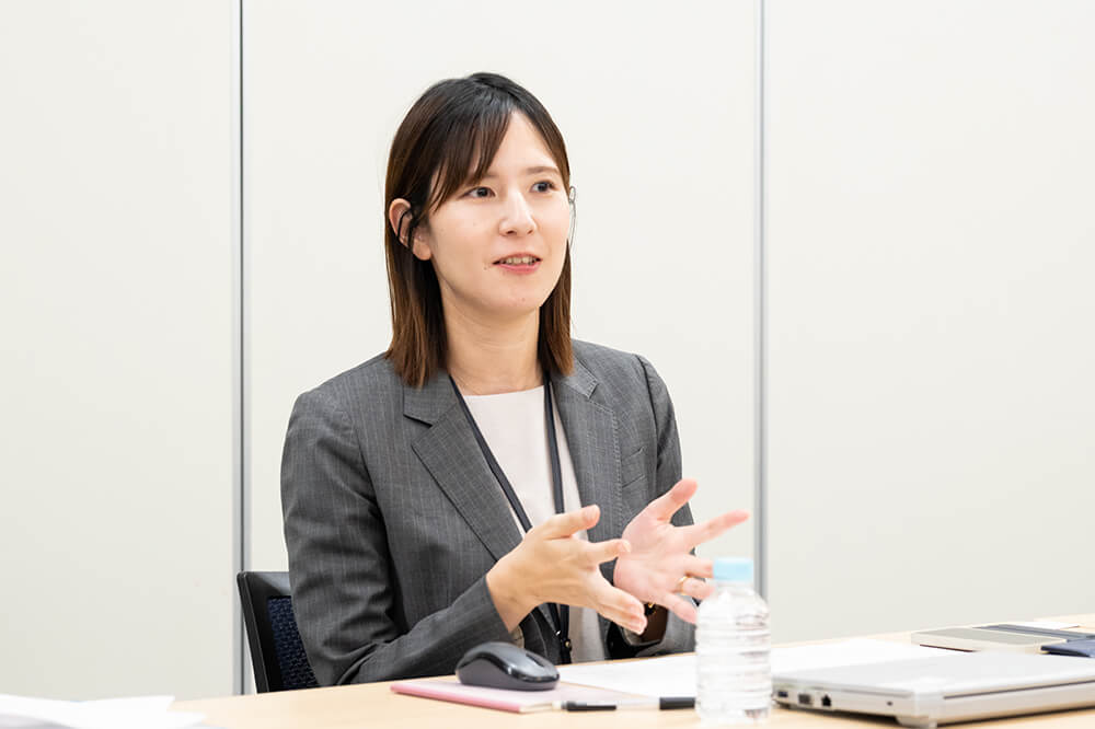 企画本部 GS(国際)付 兼 GS(海外事業開発)付　波多野 真実 様