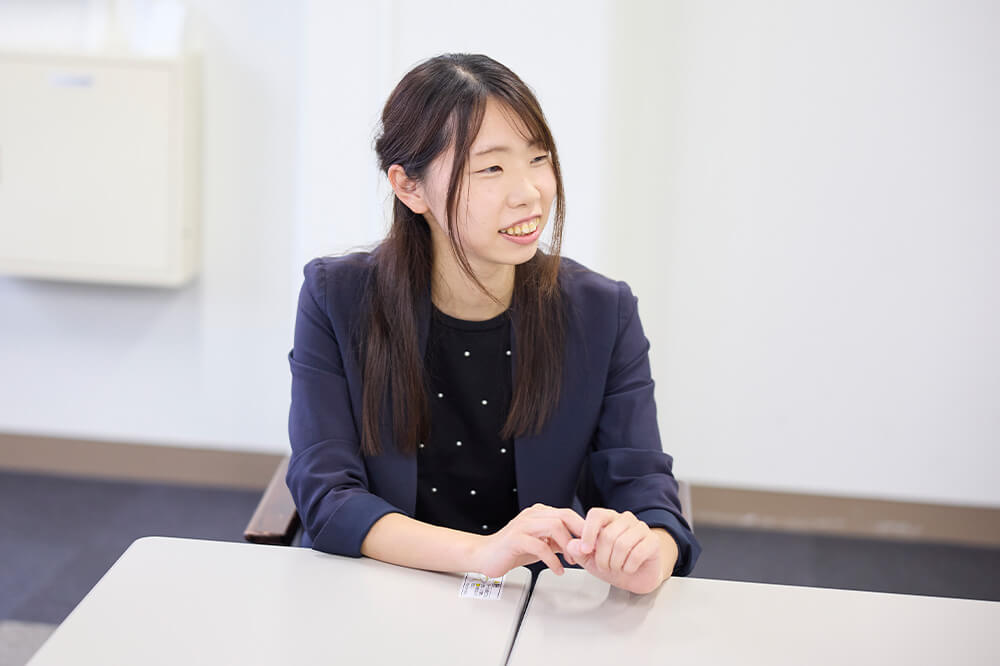 総合政策部　人事課　人材育成室　主務　川上 真衣香さん