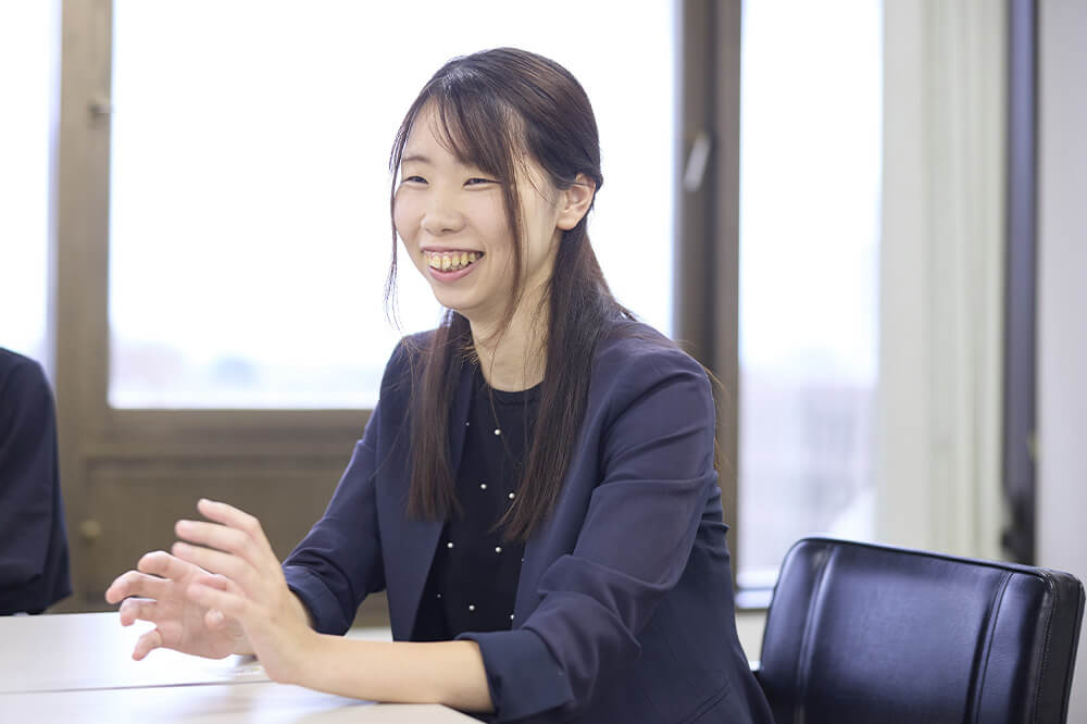 総合政策部　人事課　人材育成室　主務　川上 真衣香さん