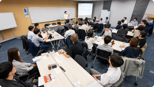 活きた事例の題材に取り組む受講生