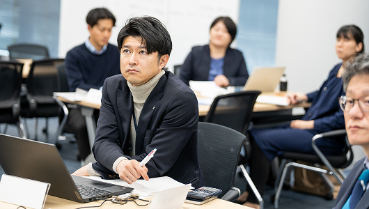 活きた事例の題材に取り組む受講生