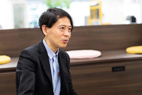 過去の経験が必ずしも生かせない状況に直面し、普遍的な理論を学ぶタイミングだと感じていた