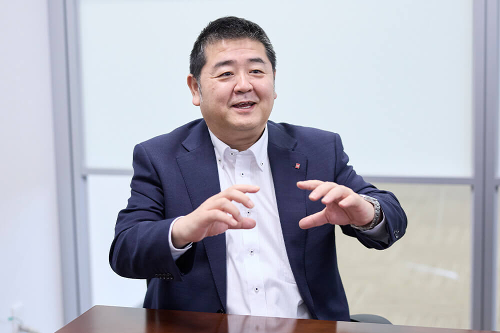 執行役員 人事部長 宮次 太功様