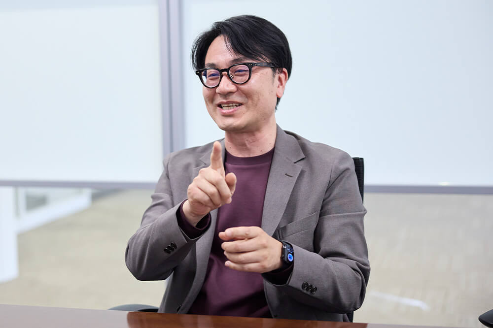 財務経理部 部長 向井 貴志様